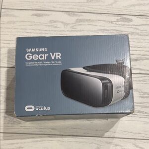 Samsung Gear VR Headset - Black and White